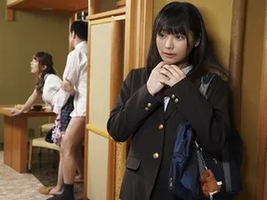 Con mèo nhỏ mới lớn cướp chồng của mẹ